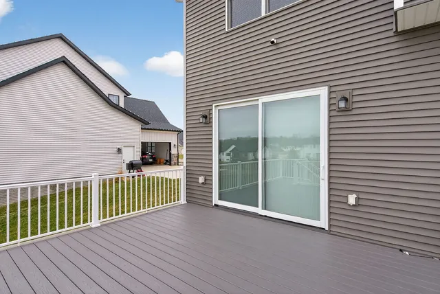 $685,000 | 317 Madison Drive, Riverdale, IA 52722