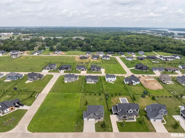 $685,000 | 317 Madison Drive, Riverdale, IA 52722