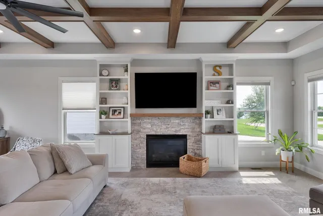 $685,000 | 317 Madison Drive, Riverdale, IA 52722