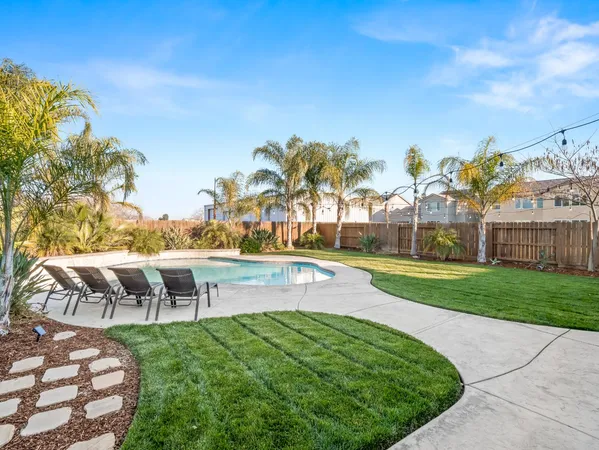 $655,000 | 1719 North Whitmore Avenue, Clovis, CA 93619