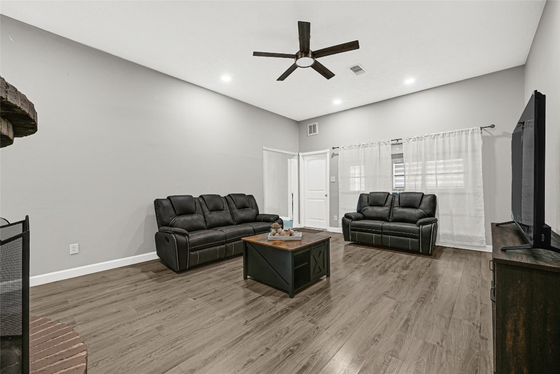 2407 Rambling Brook Drive Spring, TX 77373 - Photo 10 of 50