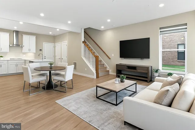 $585,000 | 20328 Newfoundland Square, Ashburn, VA 20147