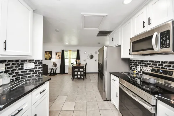 $215,000 | 238 Waterfall Drive, Huffman, TX 77336