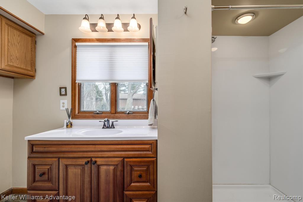 26275 Drake Road Farmington Hills, MI 48331 - Photo 18 of 67