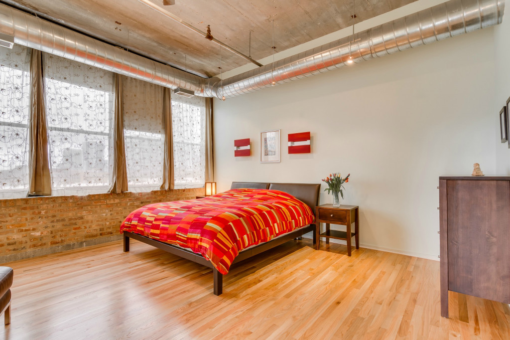 850 West Adams Street, Unit 6D Chicago, IL 60607 - Photo 20 of 35 a bedroom with a bed and wooden floor