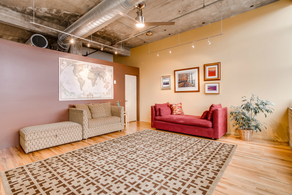 850 West Adams Street, Unit 6D Chicago, IL 60607 - Photo 28 of 35 a bedroom with furniture and a bed