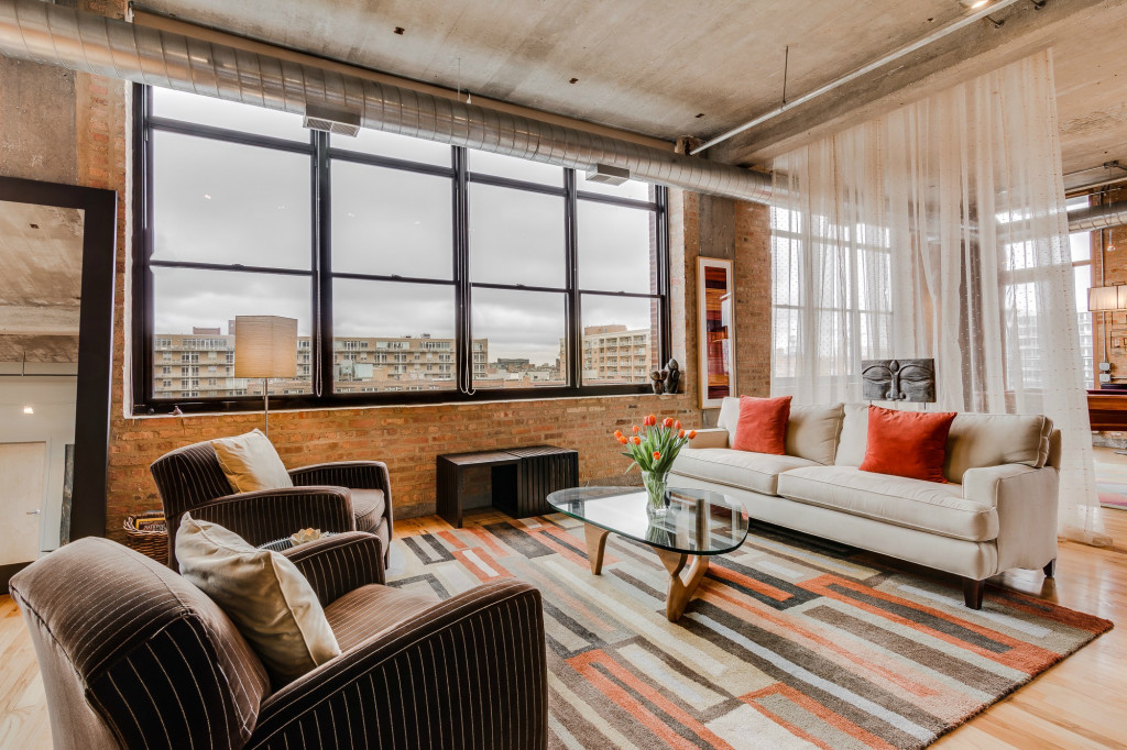 850 West Adams Street, Unit 6D Chicago, IL 60607 - Photo 5 of 35 a living room with furniture and a large window