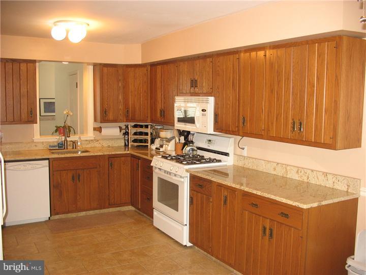 566 Willowbrook Road Havertown, PA 19083 - Photo 10 of 18 Gallery Image 10