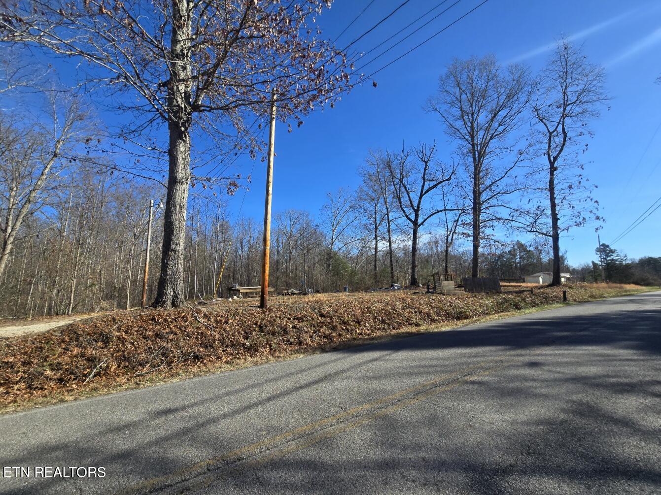 1496 Rome Road Sunbright, TN 37872 - Photo 2 of 9 20251231_122223