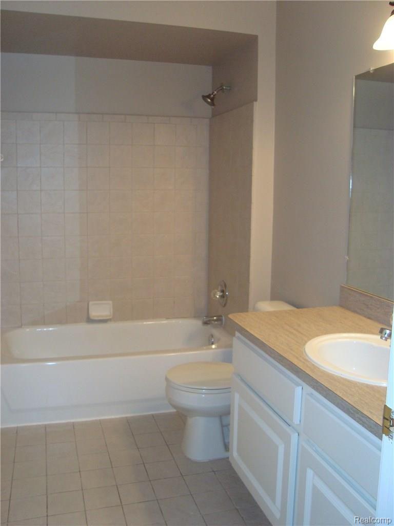 20634 Dunham Road, Unit 34 Clinton Township, MI 48038 - Photo 12 of 19 Full Bath