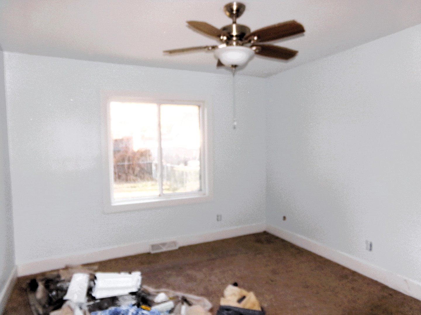 2125 44th Street Moline, IL 61265 - Photo 8 of 12 an empty room with a window