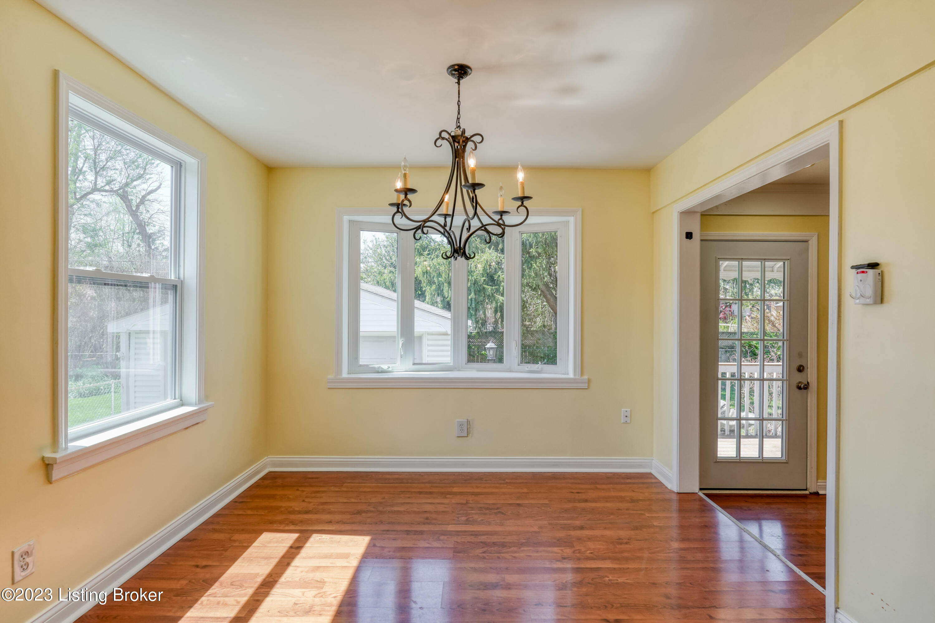 218 Bramton Road Louisville, KY 40207 - Photo 9 of 50 024 - 20230412 04571