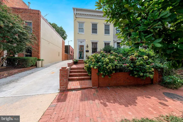 a view of a back yard of the house