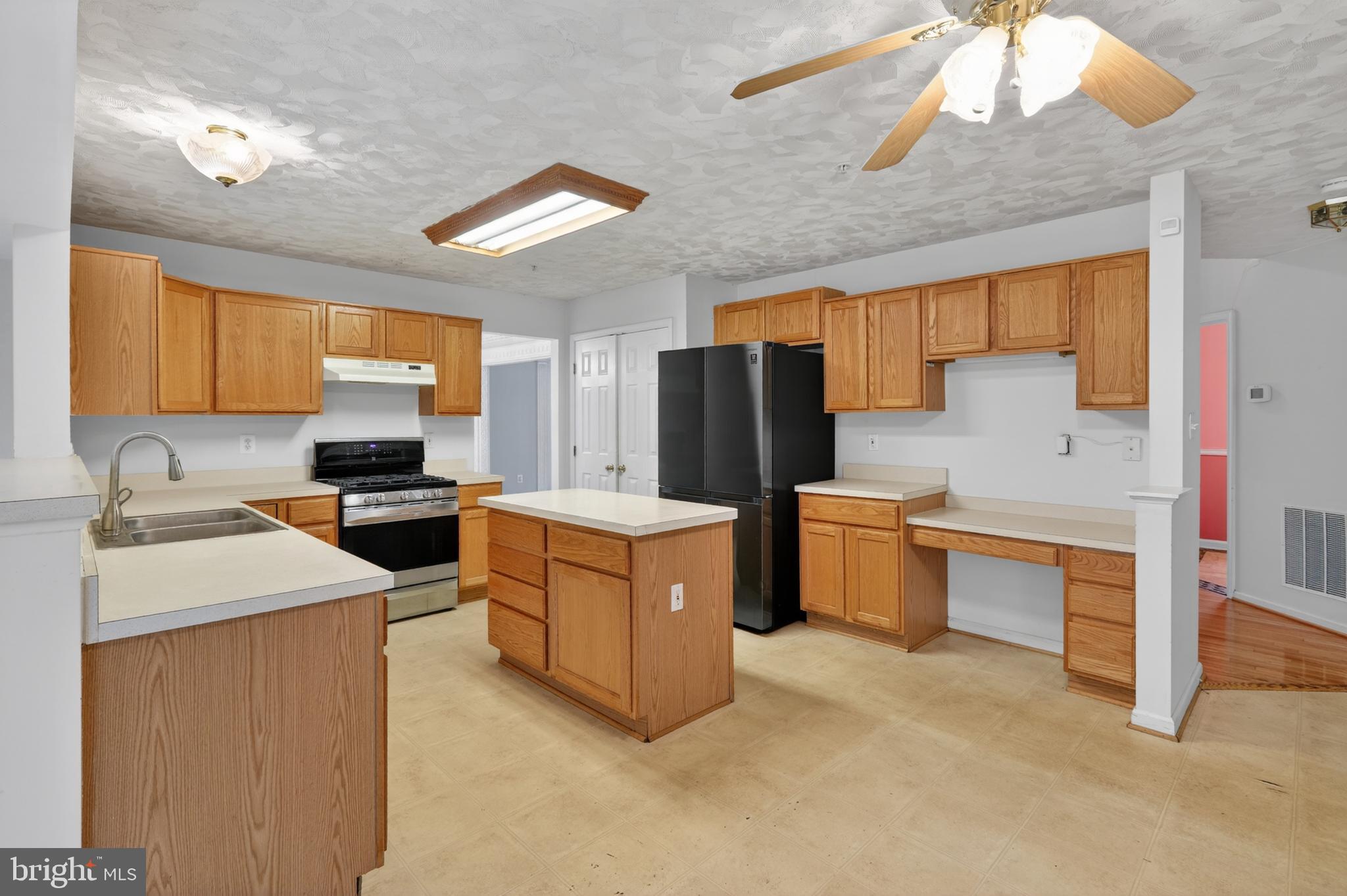 8508 Hillview Road Landover, MD 20785 - Photo 3 of 57