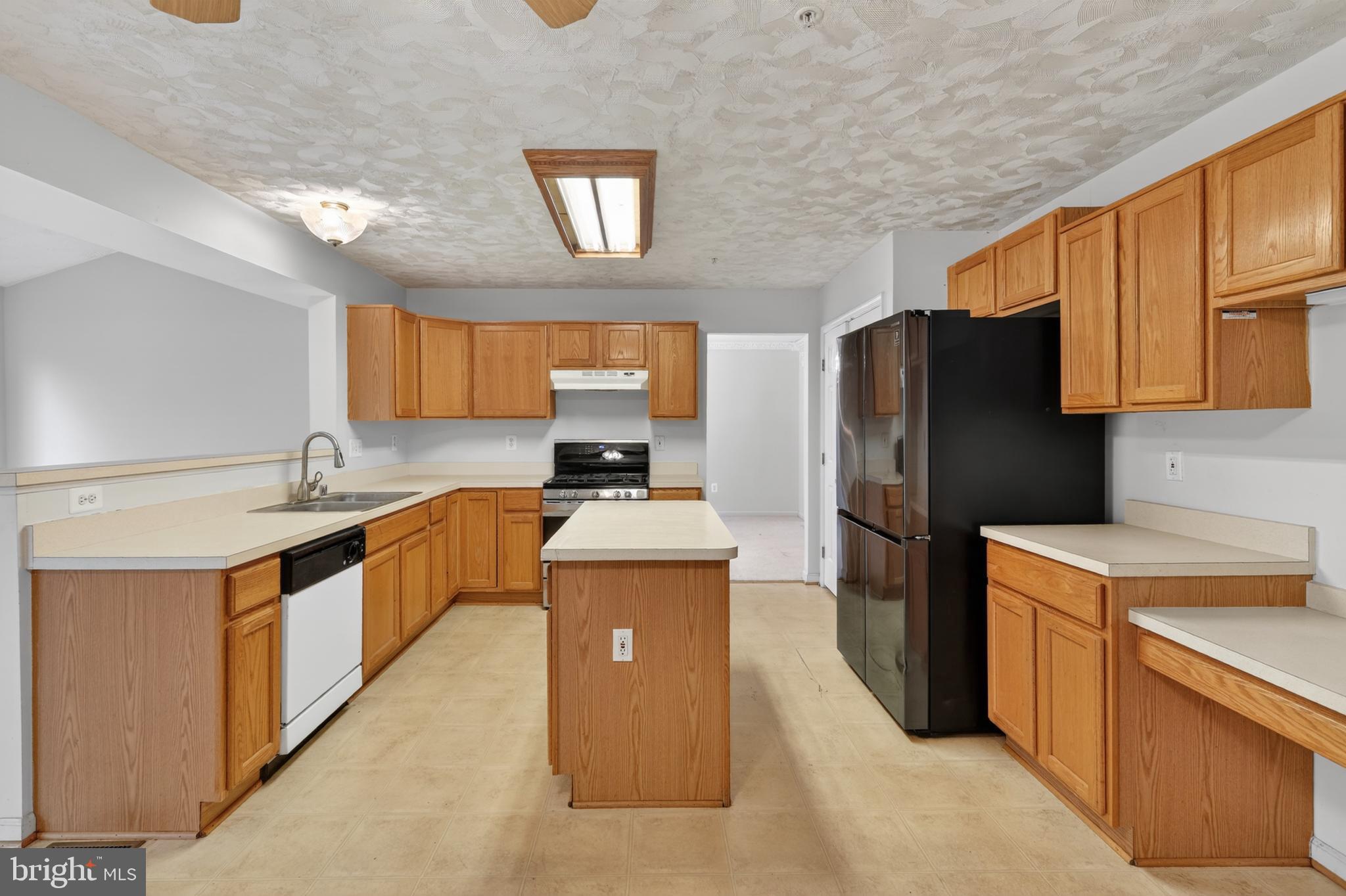 8508 Hillview Road Landover, MD 20785 - Photo 4 of 57