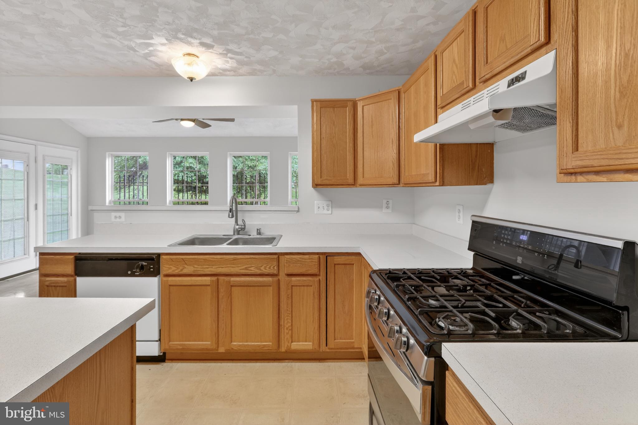 8508 Hillview Road Landover, MD 20785 - Photo 5 of 57