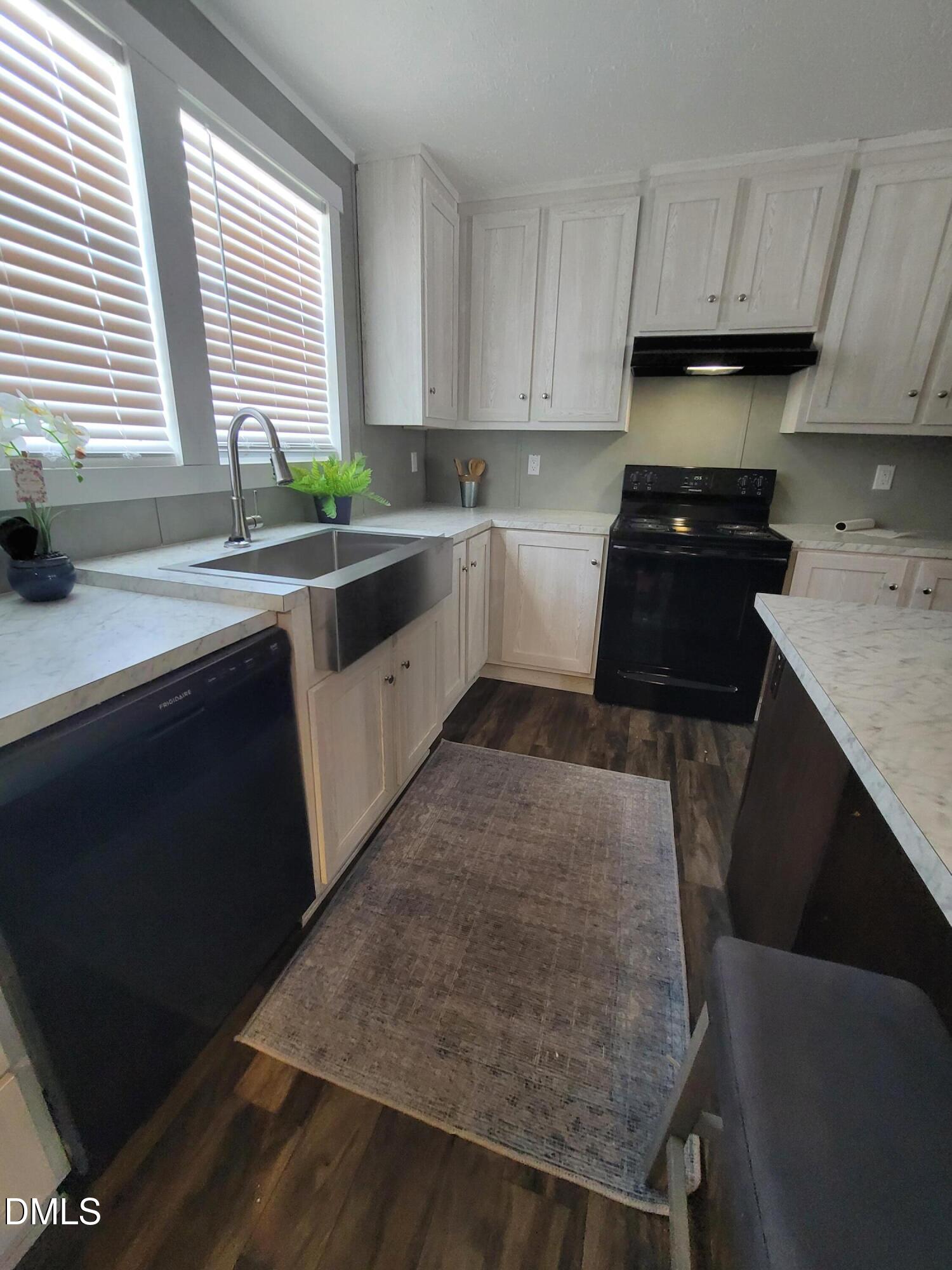 323 Aquilla Road, Unit Z Benson, NC 27504 - Photo 7 of 9 Kitchen