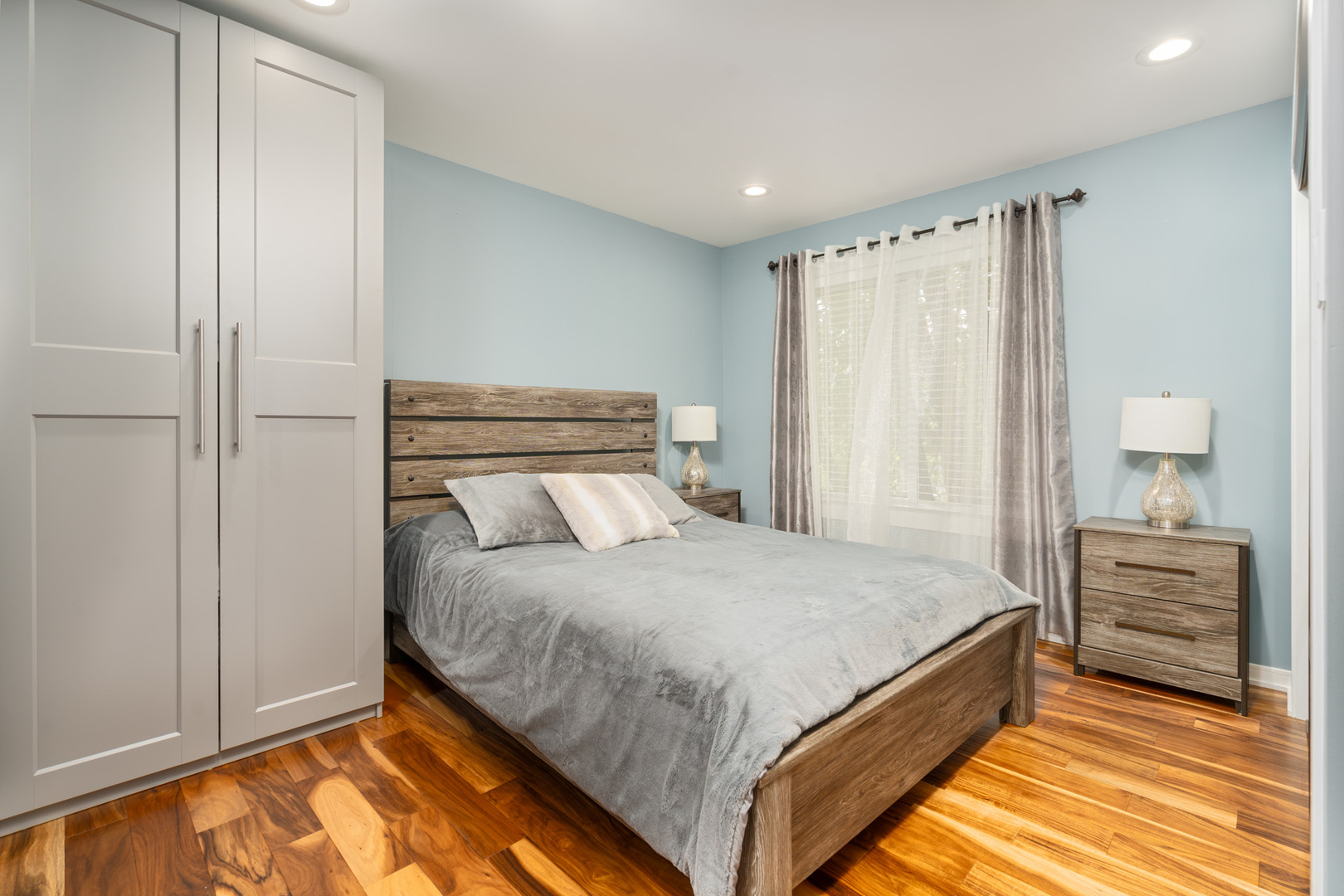 12 Cour Monnet Palos Hills, IL 60465 - Photo 12 of 27 a bedroom with a bed and a window