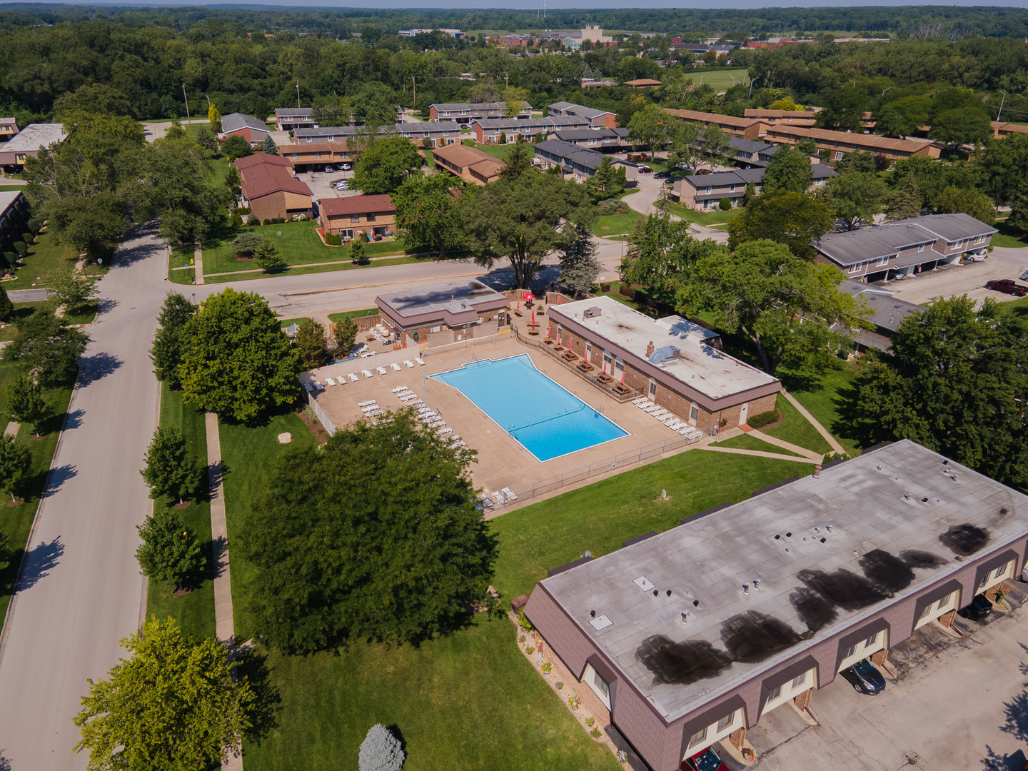 12 Cour Monnet Palos Hills, IL 60465 - Photo 24 of 27 an aerial view of a house with a garden