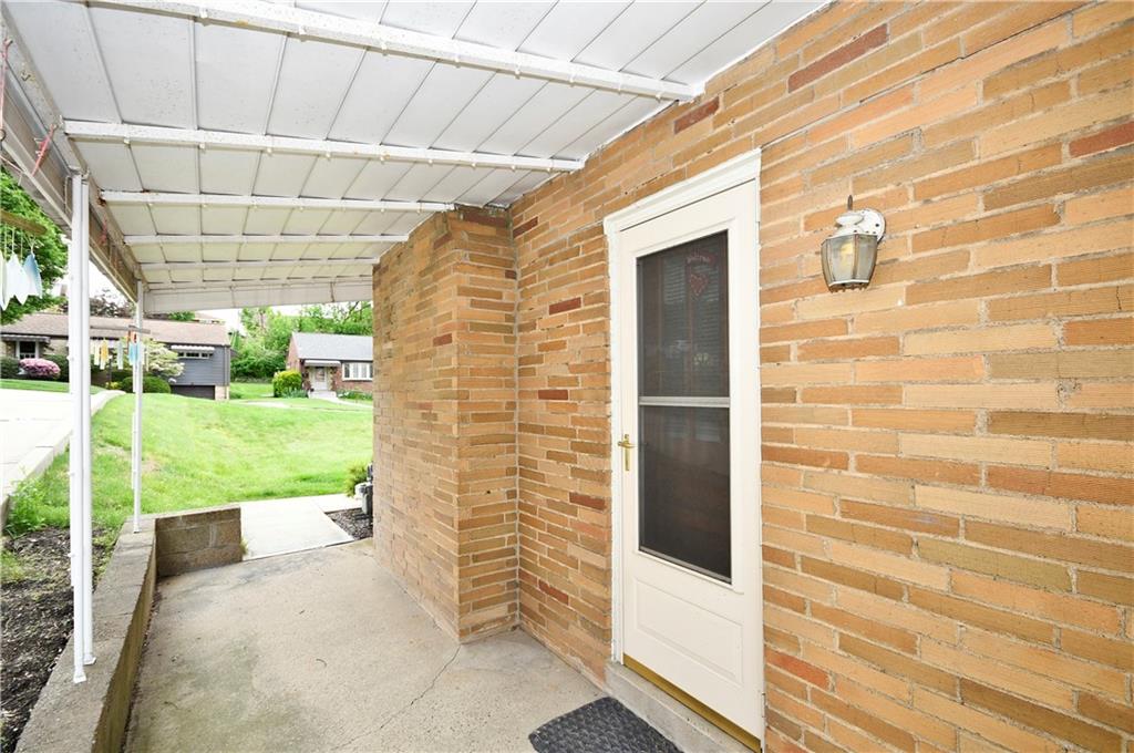 1926 Borland Road Pittsburgh, PA 15243 - Photo 3 of 25 Gallery Image 3