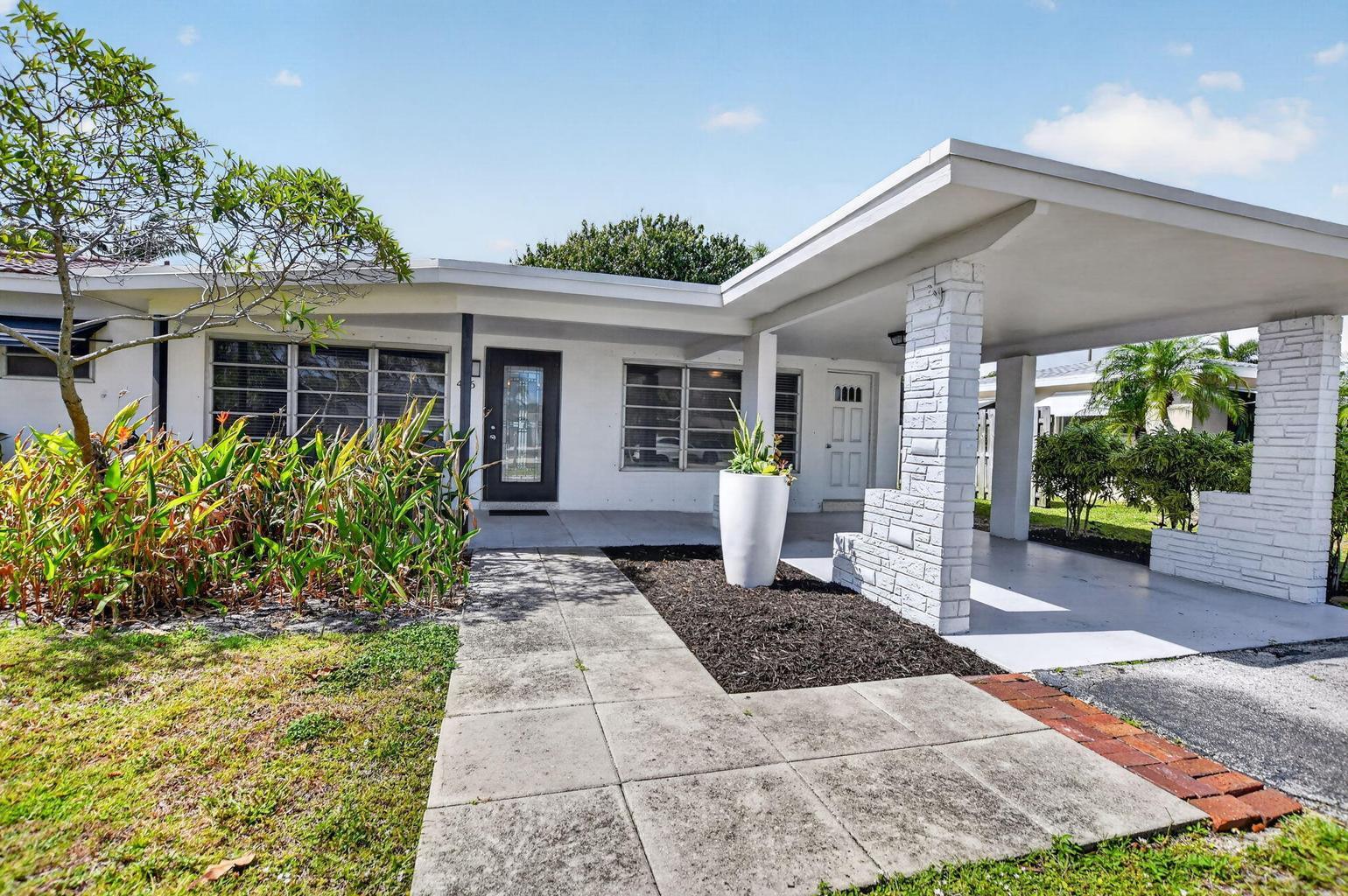 456 Northeast 28th Terrace Boca Raton, FL 33431 - Photo 2 of 23 20260507201655833066000000-o