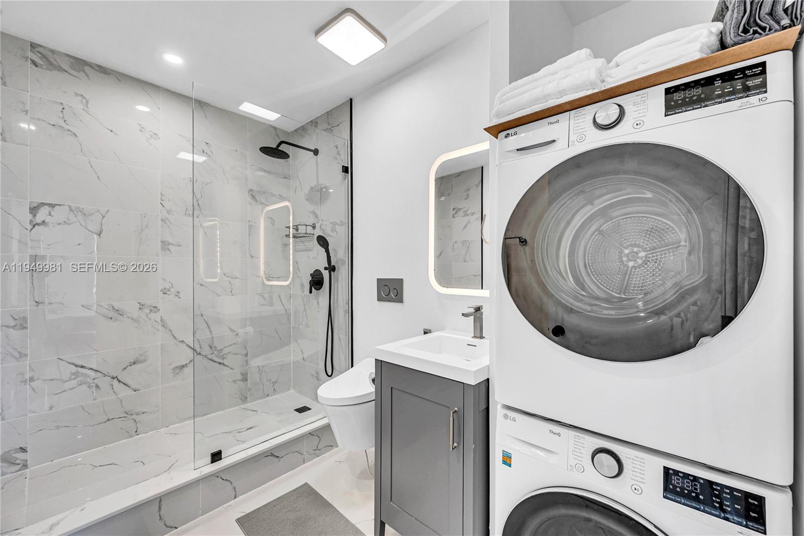 1500 Bay Road, Unit 1536S Miami Beach, FL 33139 - Photo 11 of 34 a utility room with dryer and washer