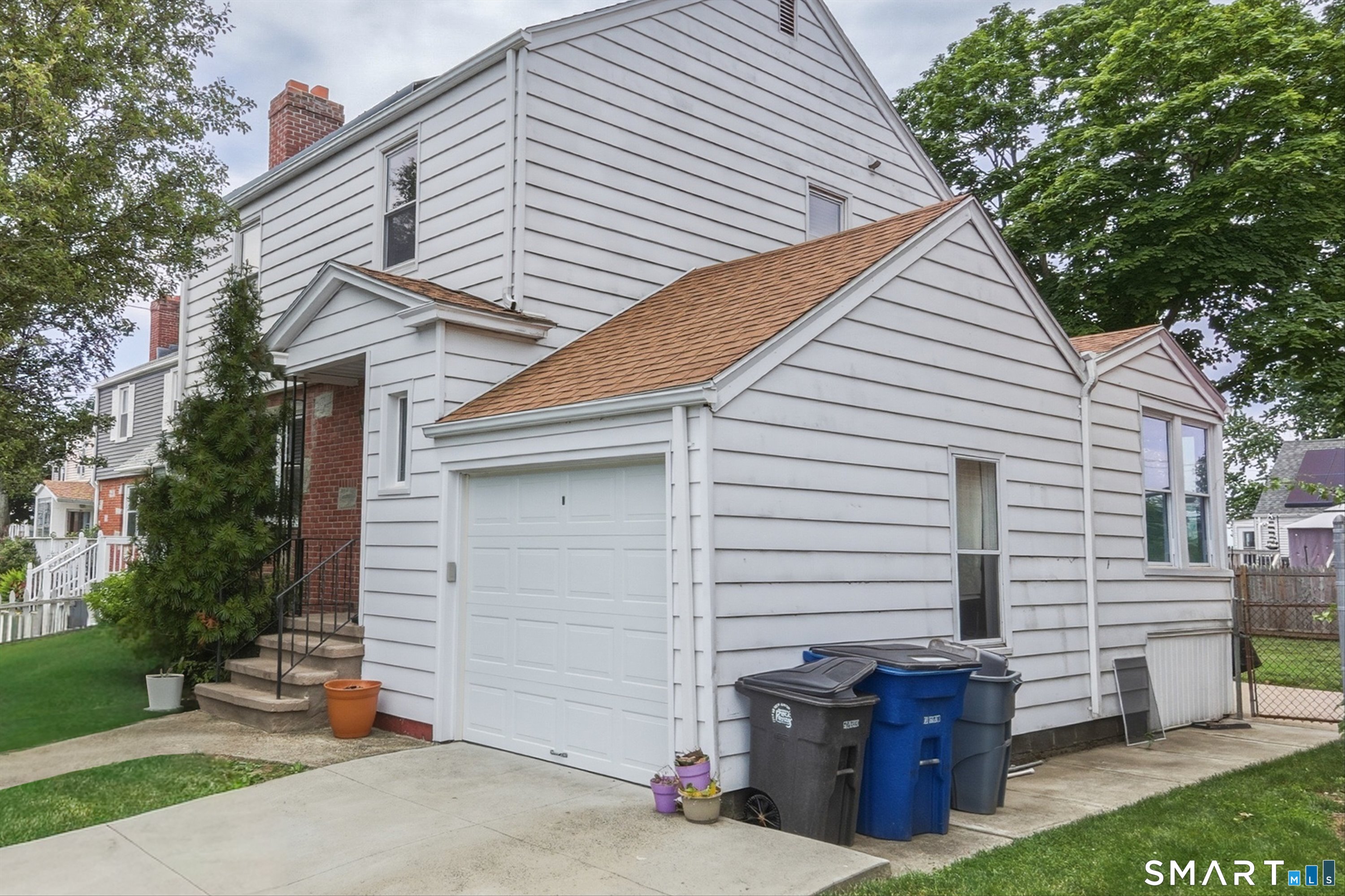506 Lighthouse Road New Haven, CT 06512 - Photo 3 of 40