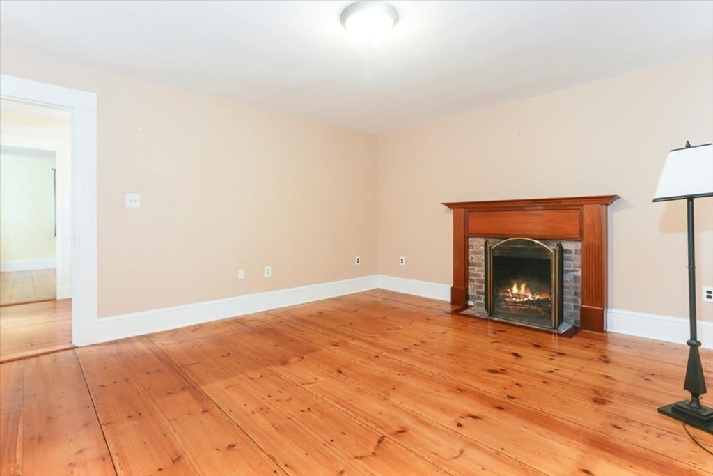 39 Concord Road Billerica, MA 01821 - Photo 5 of 26