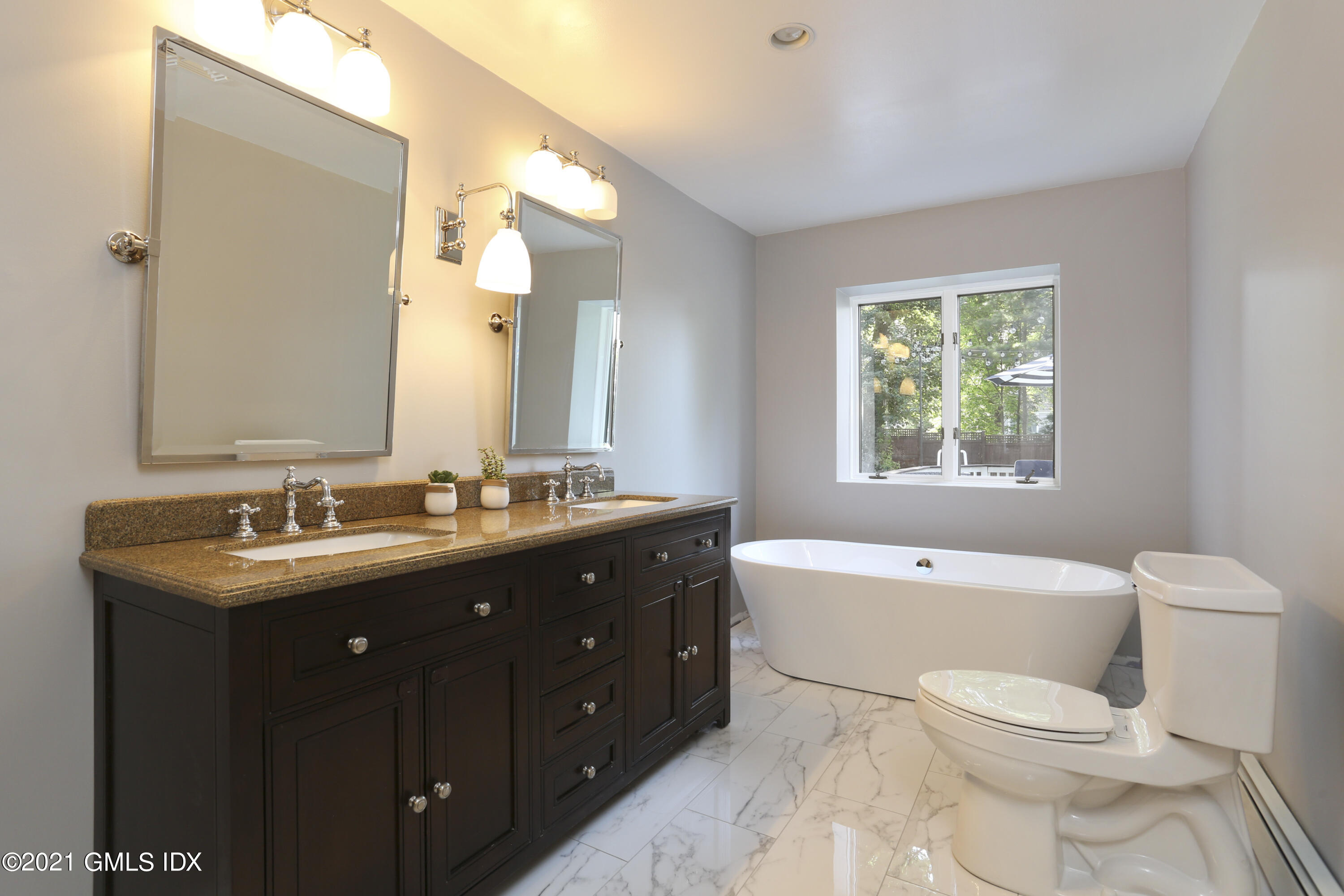 236 Palmer Hill Road Old Greenwich, CT 06870 - Photo 15 of 33 a bathroom with a toilet a sink a tub and mirror