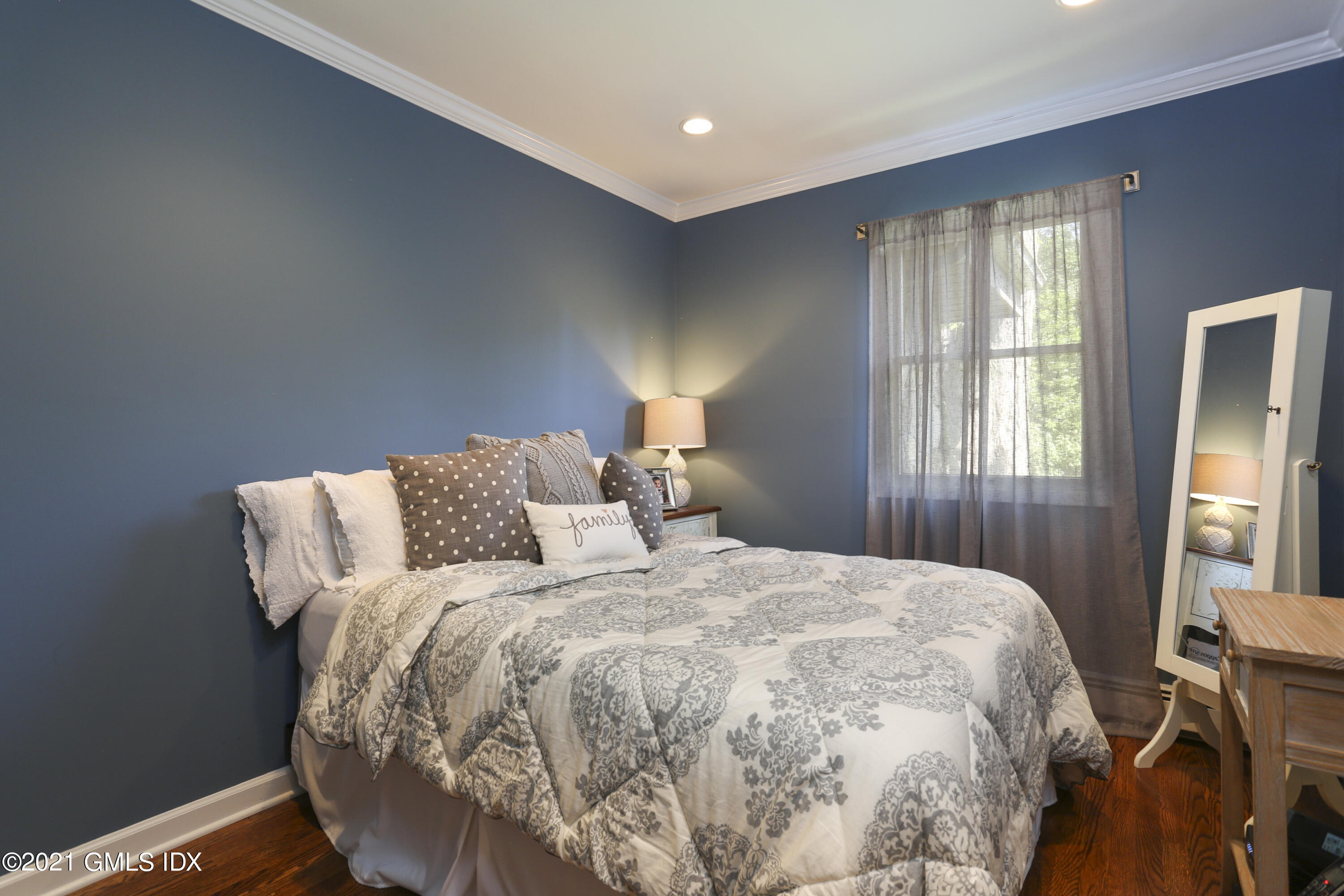 236 Palmer Hill Road Old Greenwich, CT 06870 - Photo 16 of 33 a large bed sitting in a bedroom next to a window