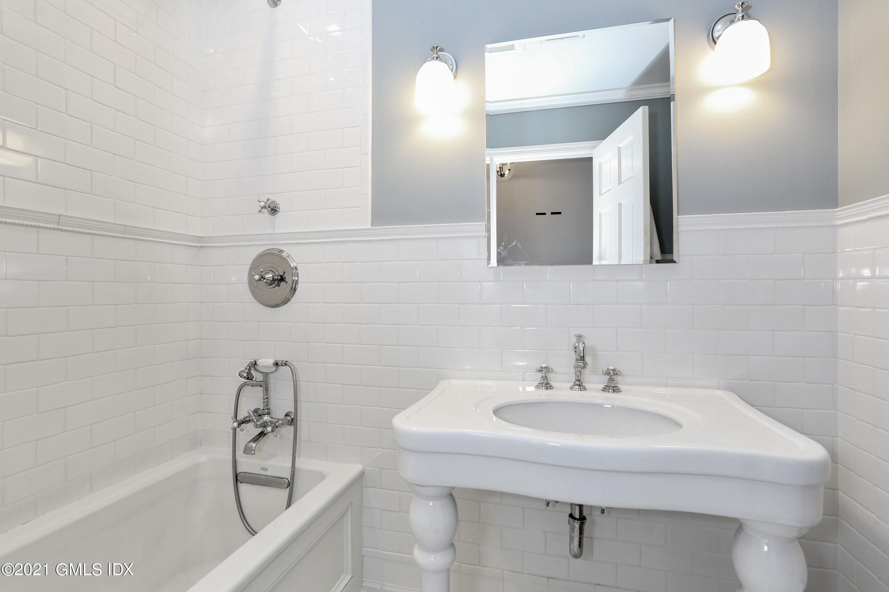 236 Palmer Hill Road Old Greenwich, CT 06870 - Photo 21 of 33 a bathroom with a sink a mirror and a bathtub