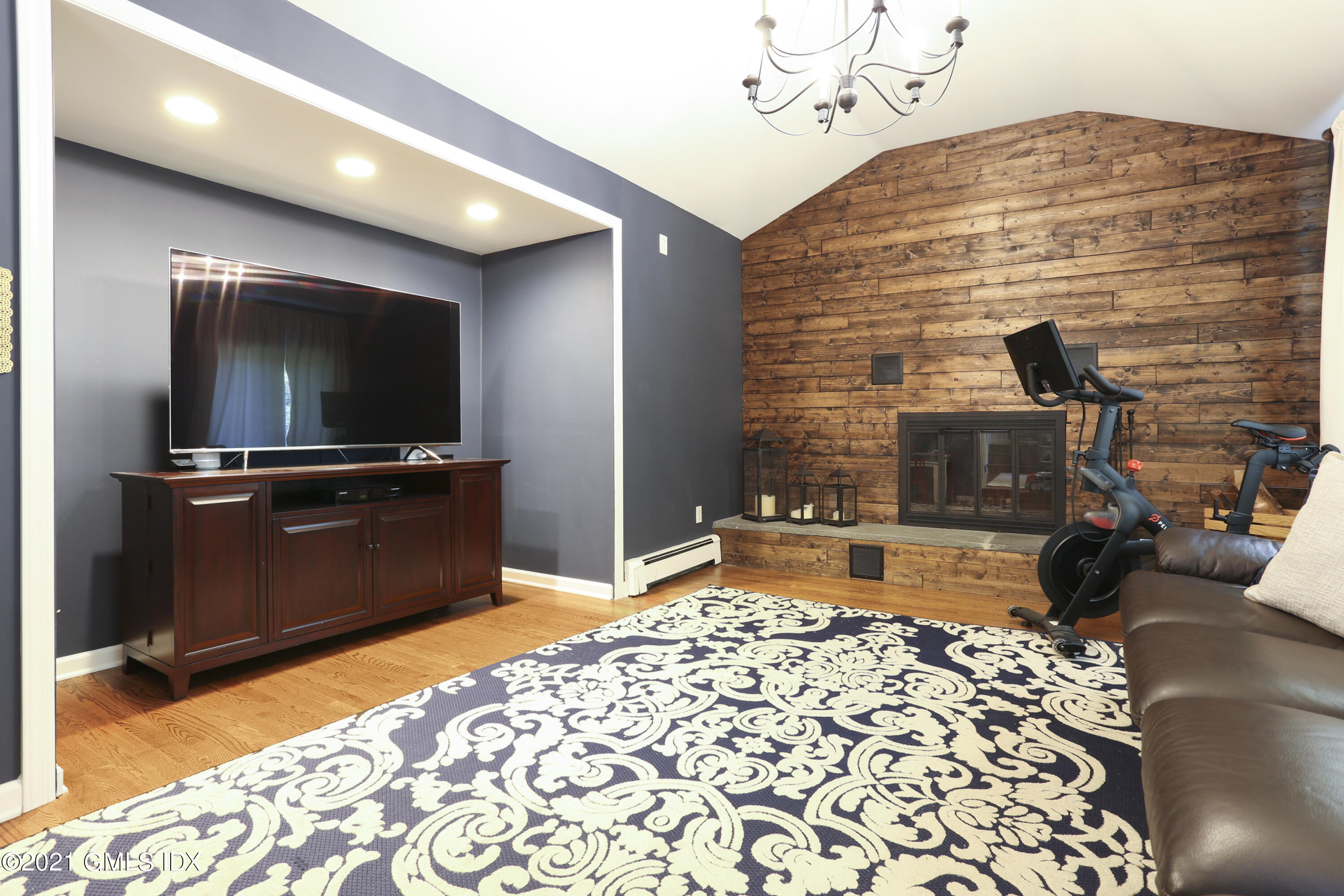 236 Palmer Hill Road Old Greenwich, CT 06870 - Photo 8 of 33 a living room with a bed and a flat screen tv