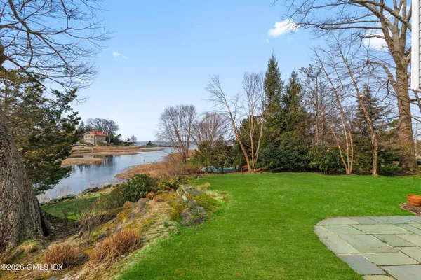 $5,800,000 | 8 Indian Point Lane, Riverside, CT 06878