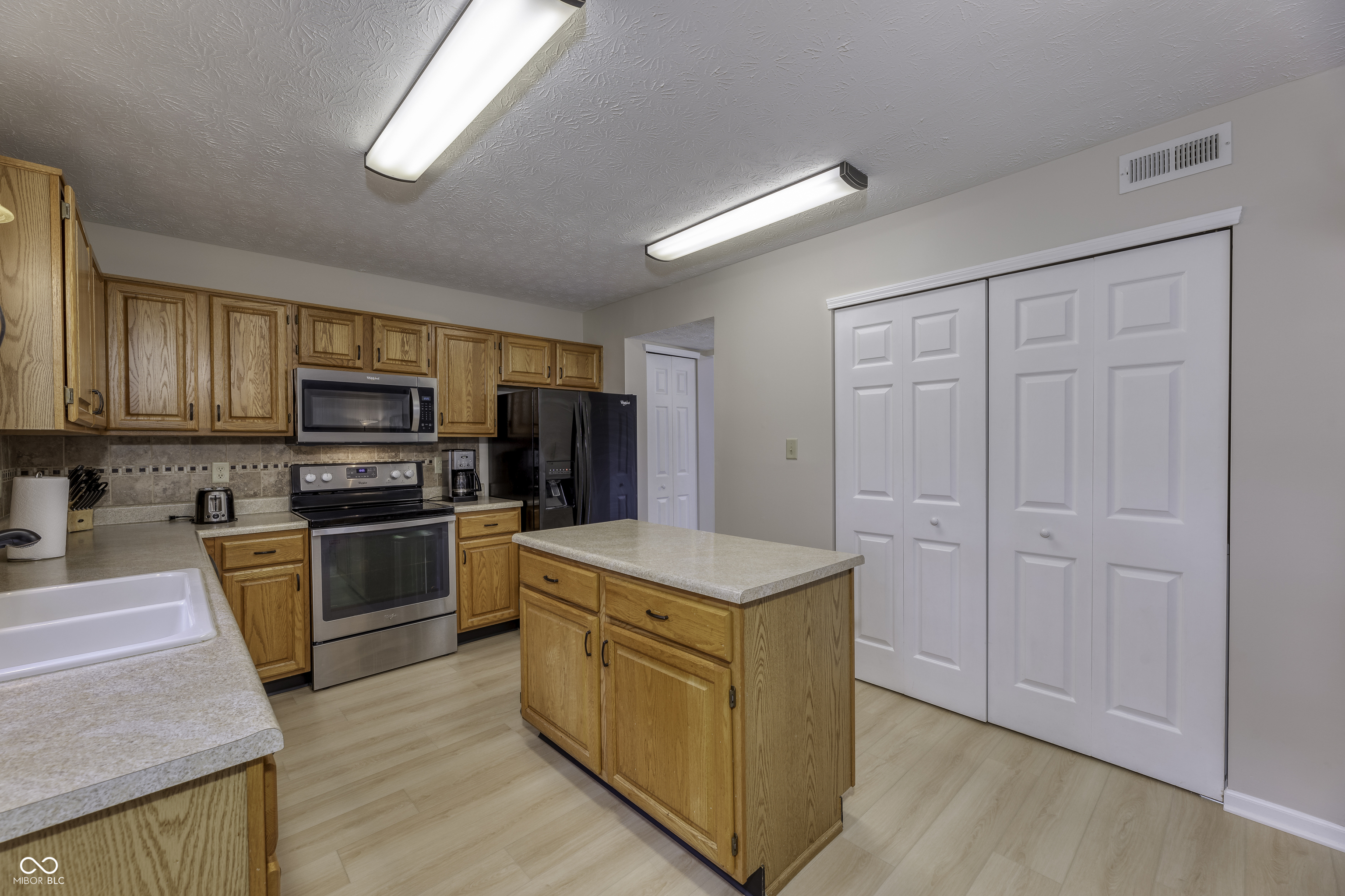 11289 Tufton Street Fishers, IN 46038 - Photo 8 of 56