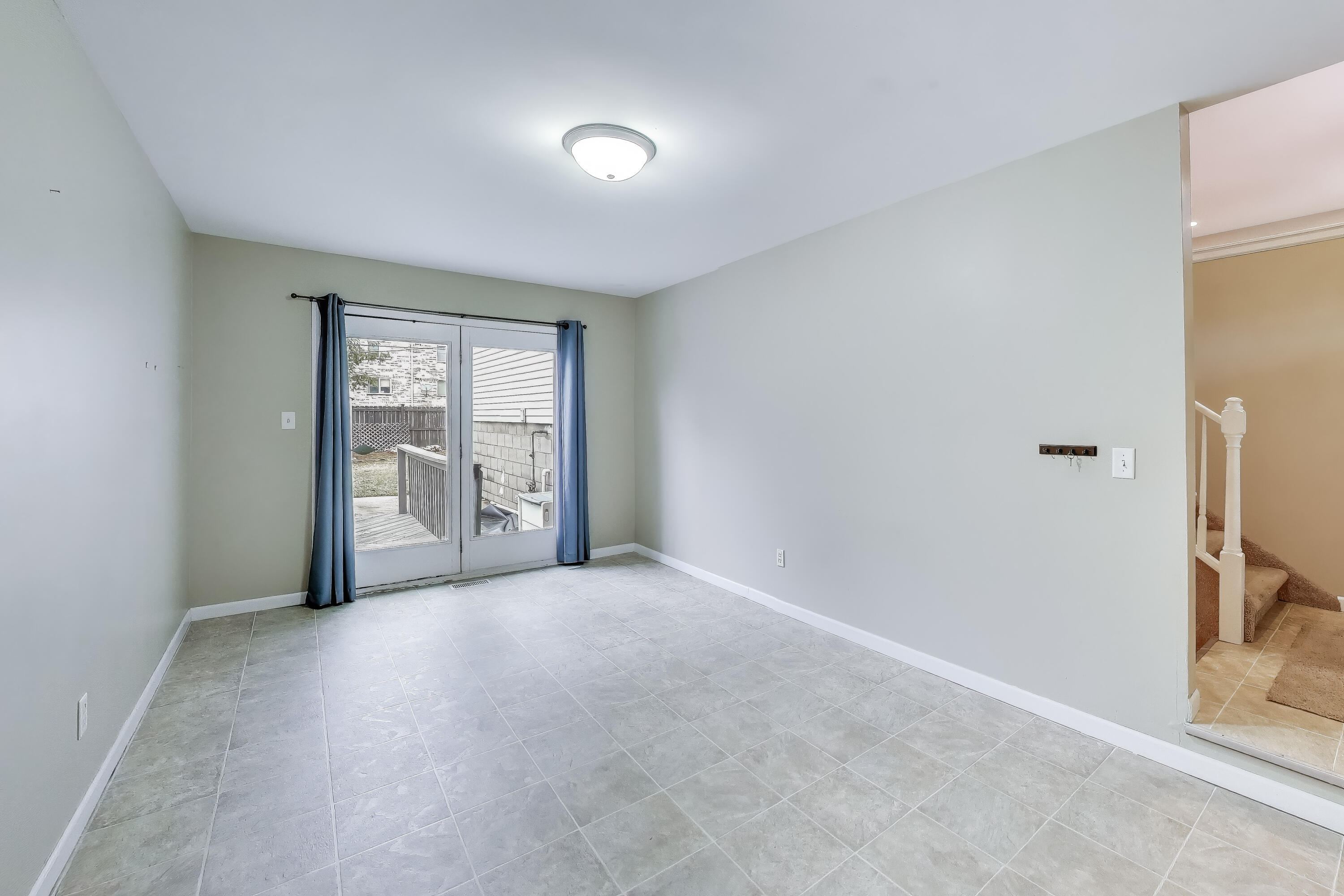 816 East 39th Lane Griffith, IN 46319 - Photo 12 of 42 an empty room with windows