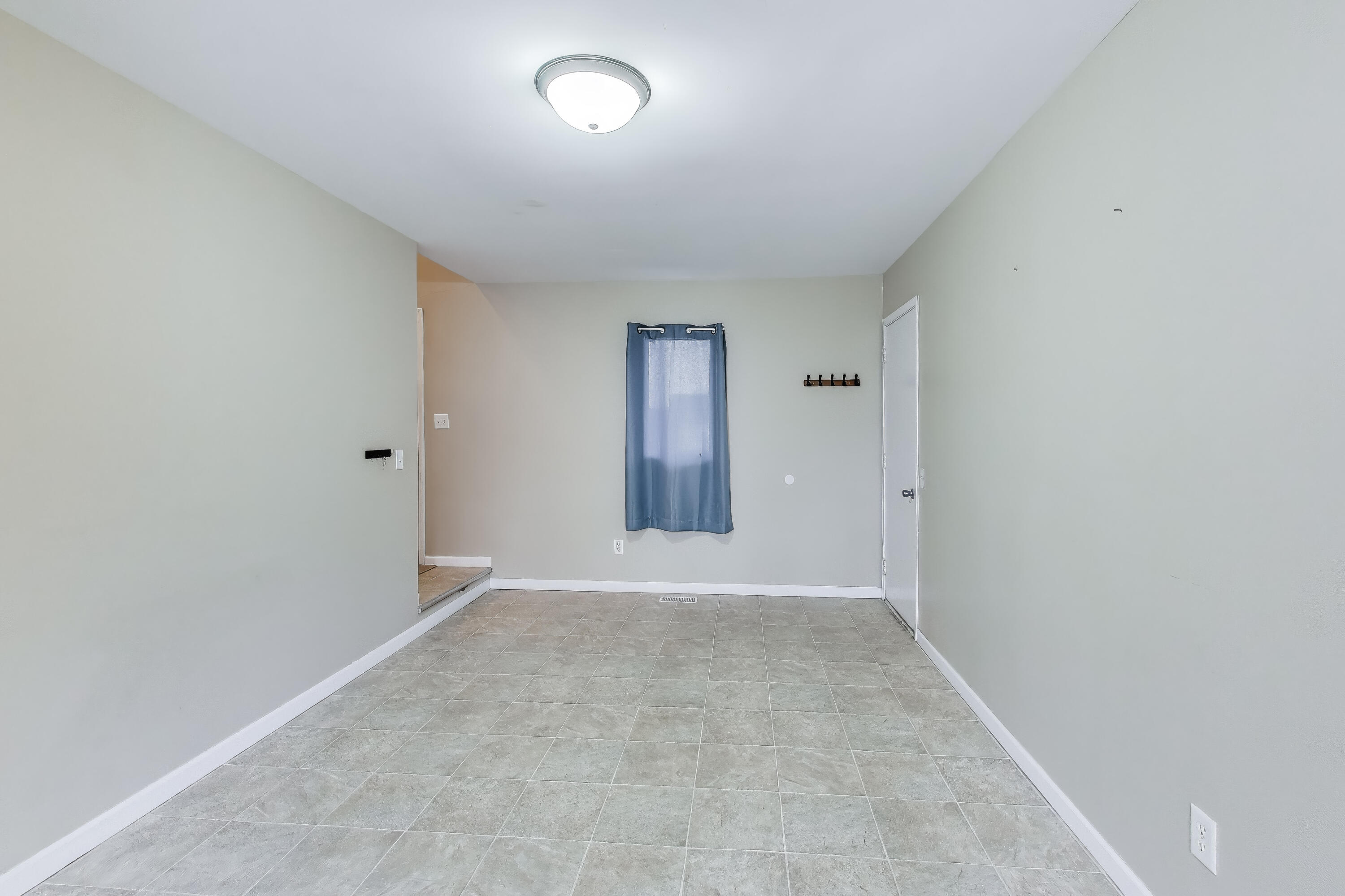 816 East 39th Lane Griffith, IN 46319 - Photo 13 of 42 an empty room with windows and closet