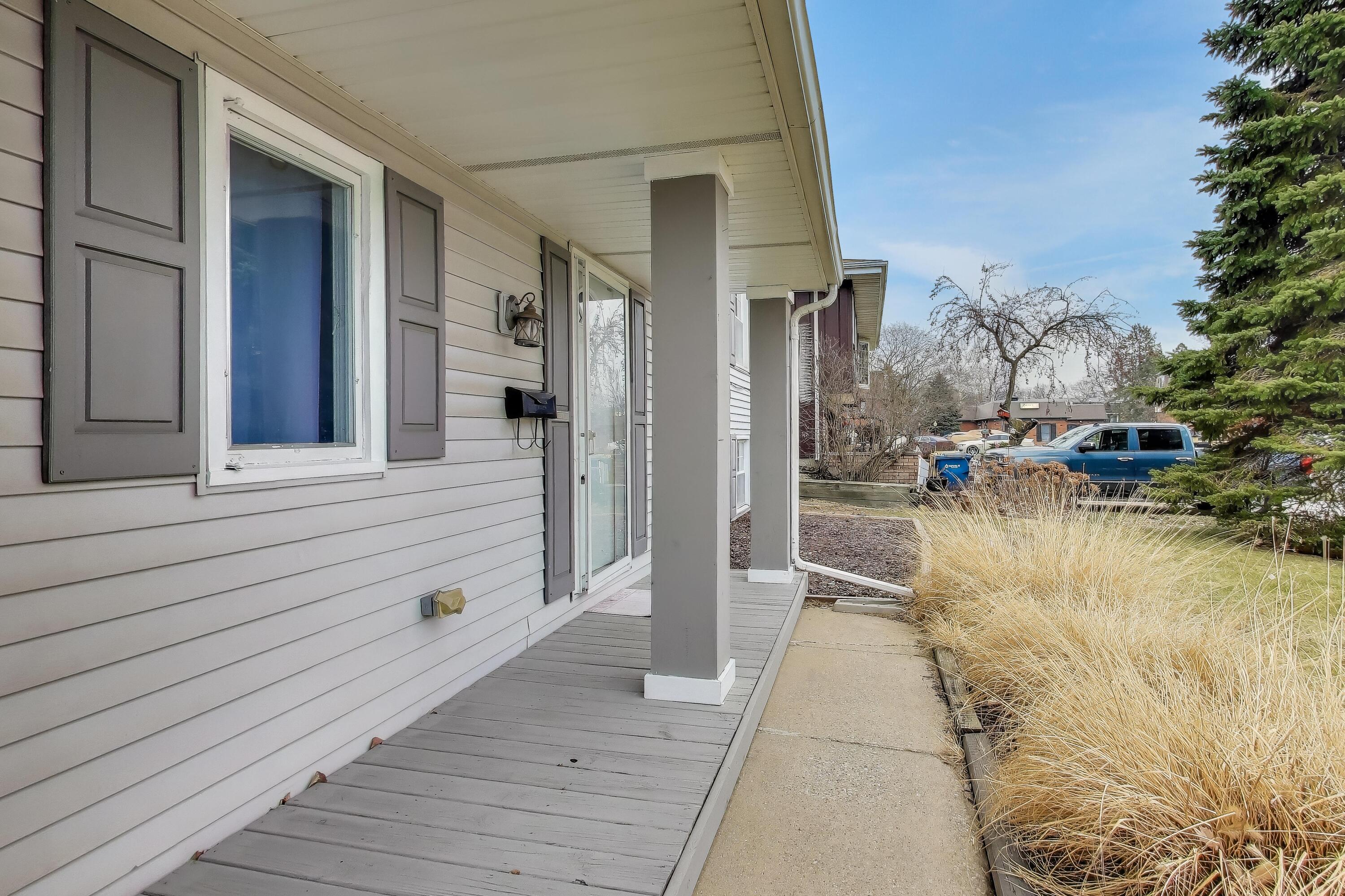 816 East 39th Lane Griffith, IN 46319 - Photo 2 of 42 a view of residential house with outdoor space