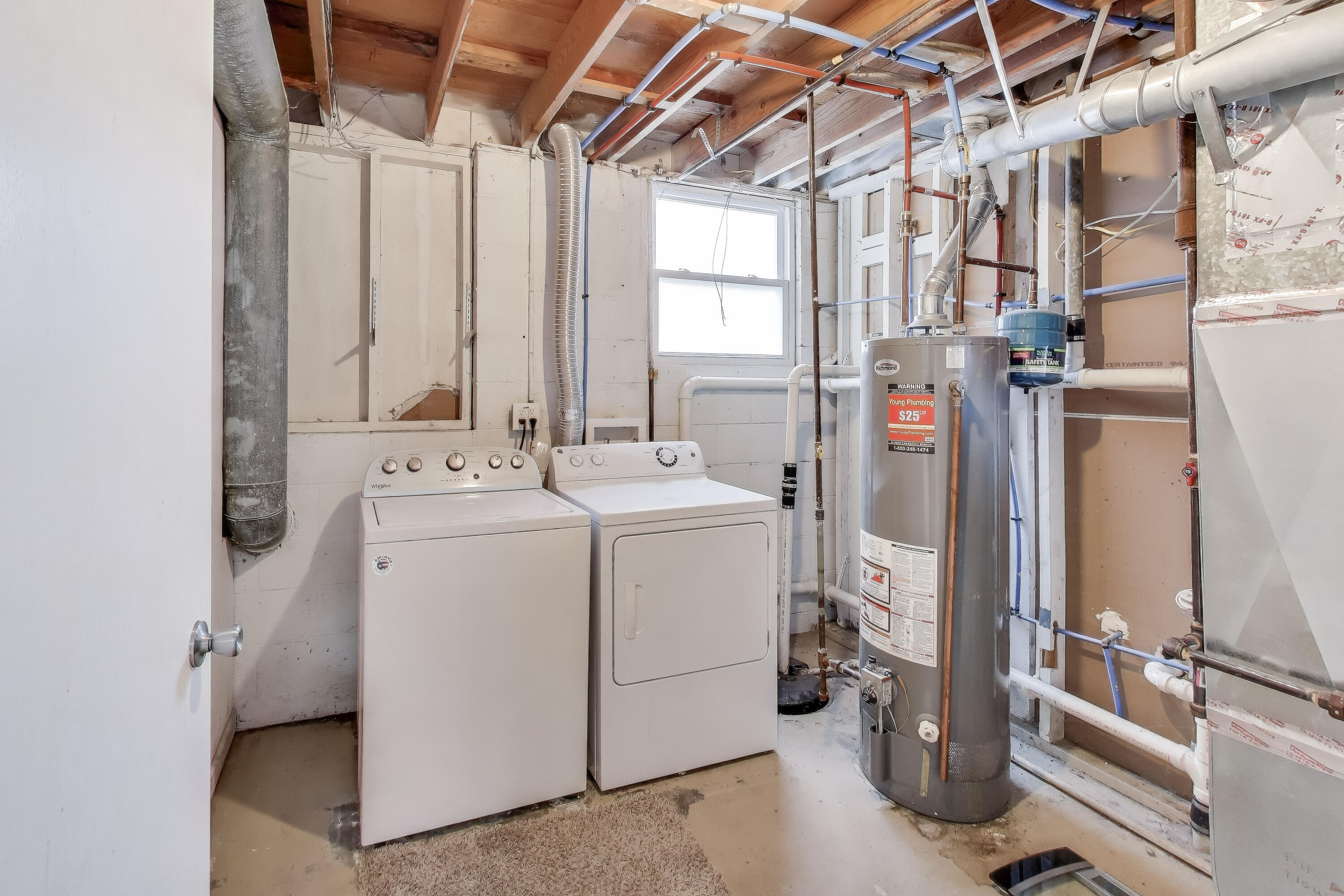 816 East 39th Lane Griffith, IN 46319 - Photo 31 of 42 a utility room with dryer and washer
