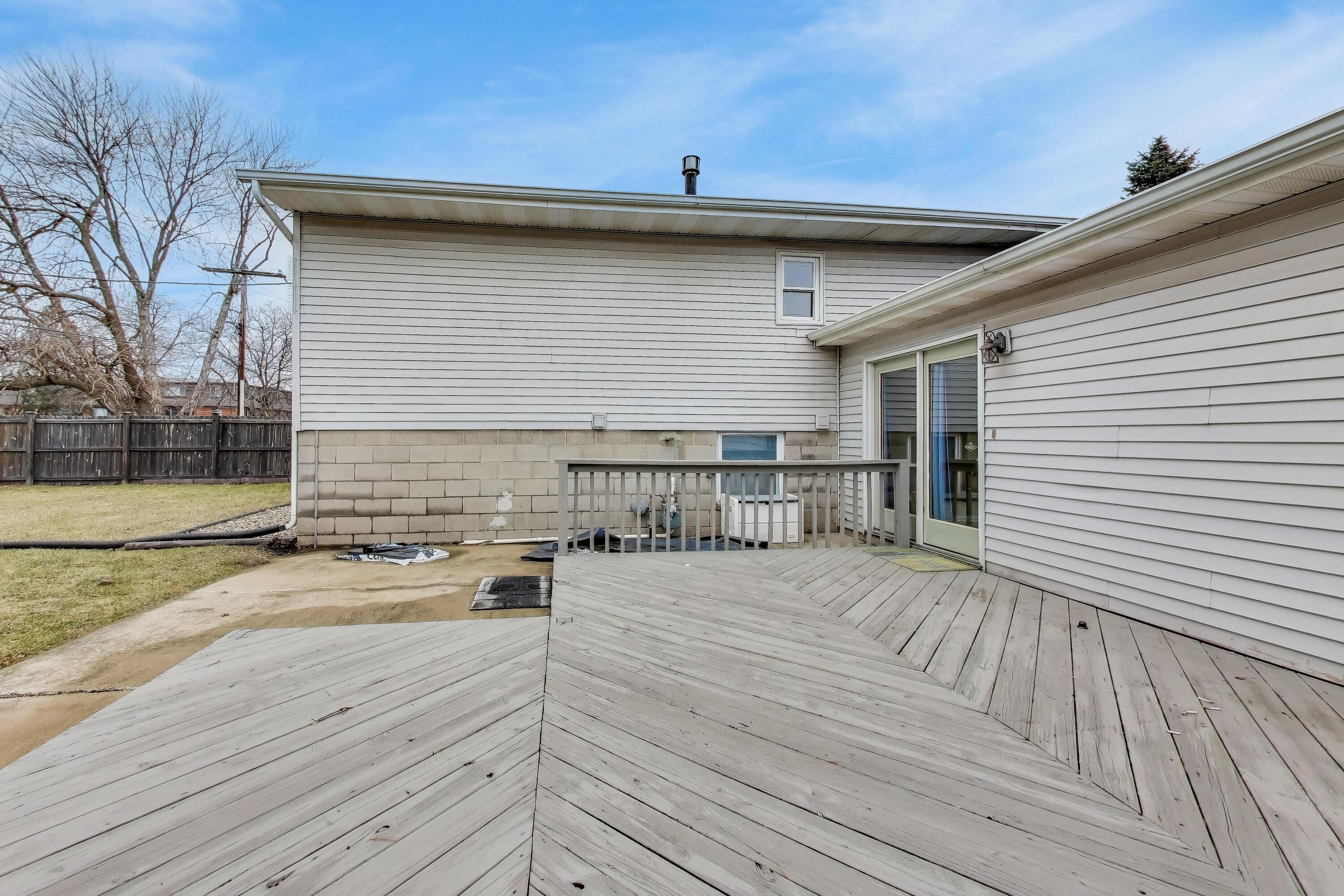 816 East 39th Lane Griffith, IN 46319 - Photo 33 of 42 a view of a house with wooden deck