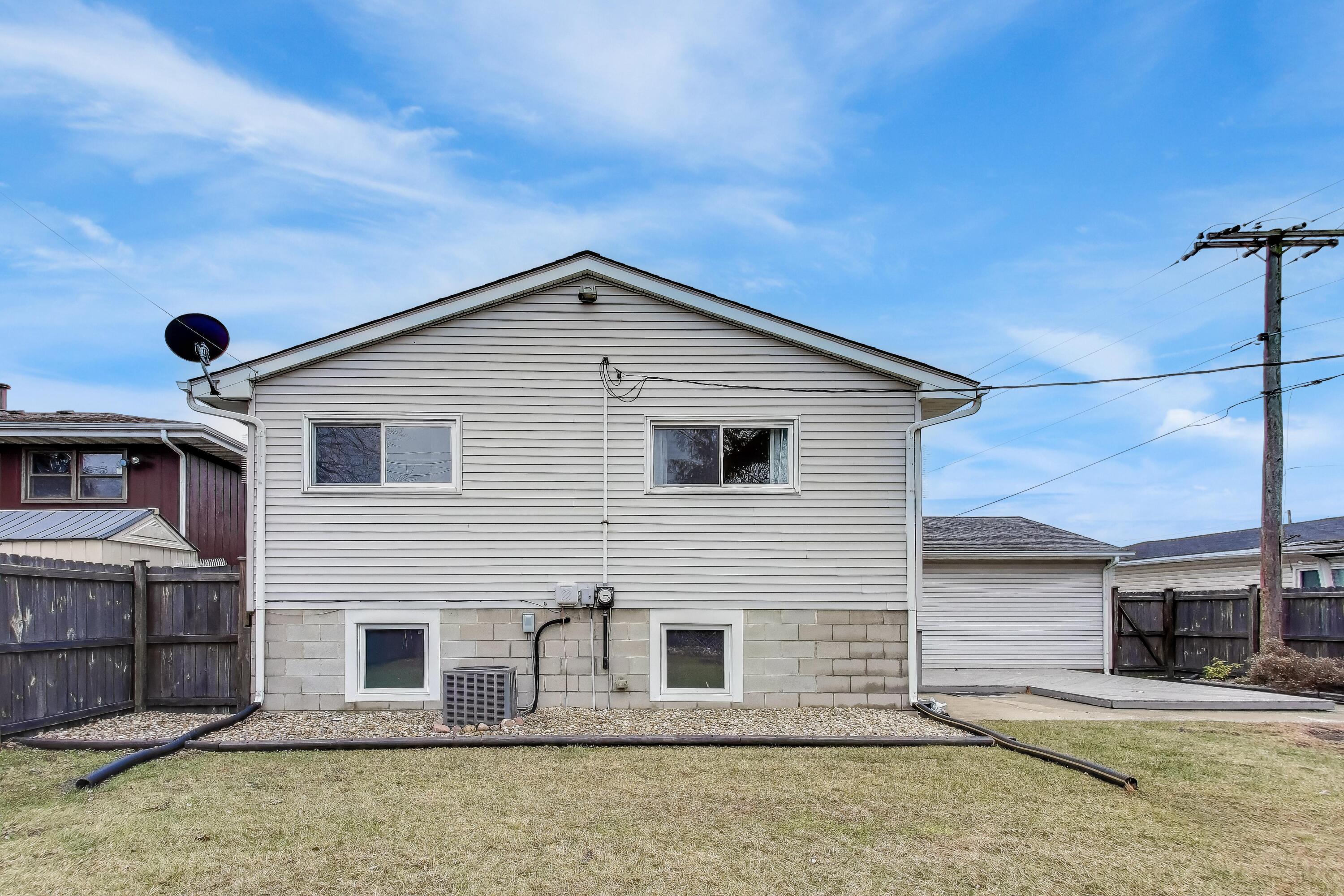 816 East 39th Lane Griffith, IN 46319 - Photo 34 of 42 a front view of a house with glass windows