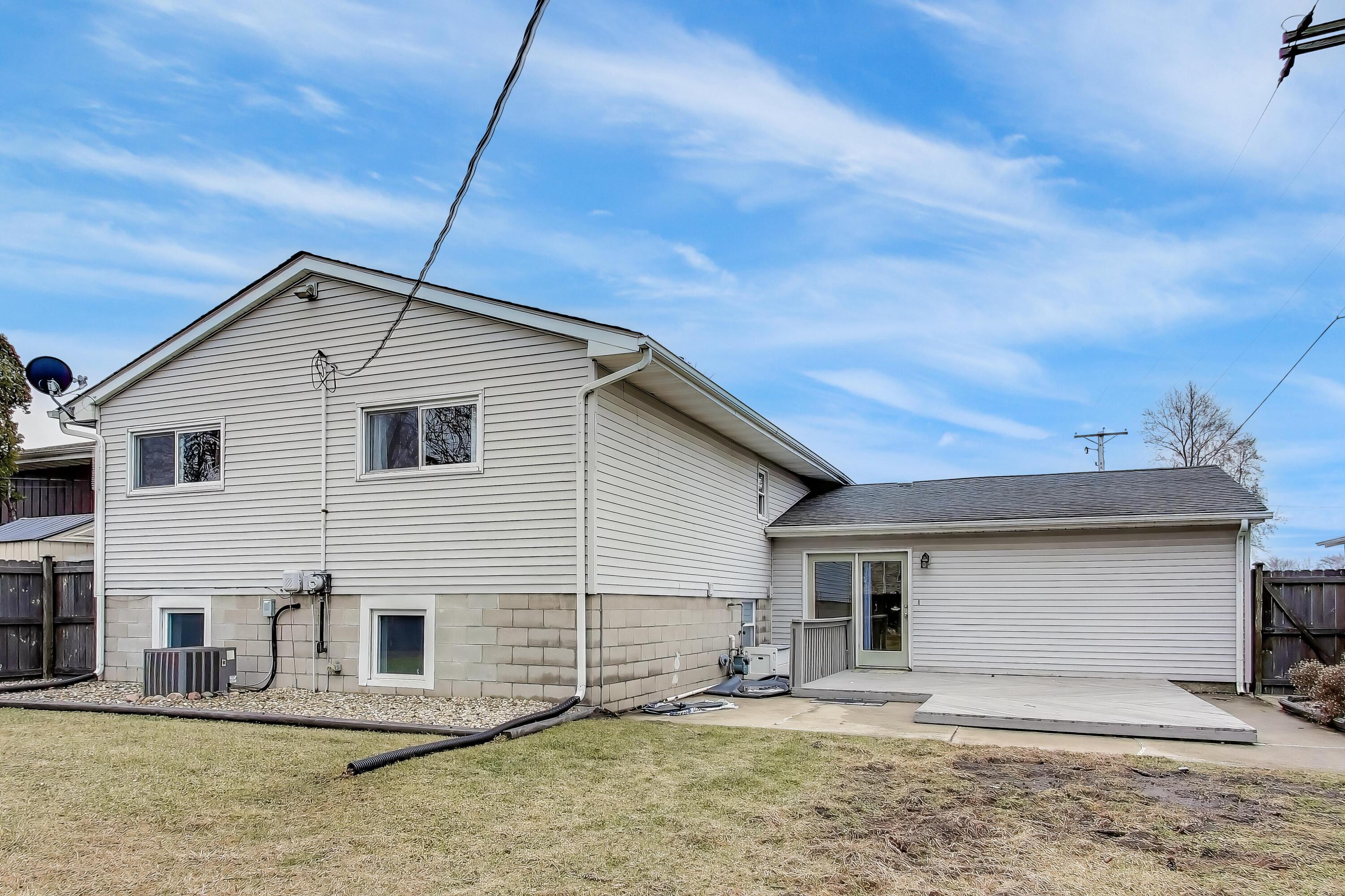 816 East 39th Lane Griffith, IN 46319 - Photo 35 of 42 a view of a house