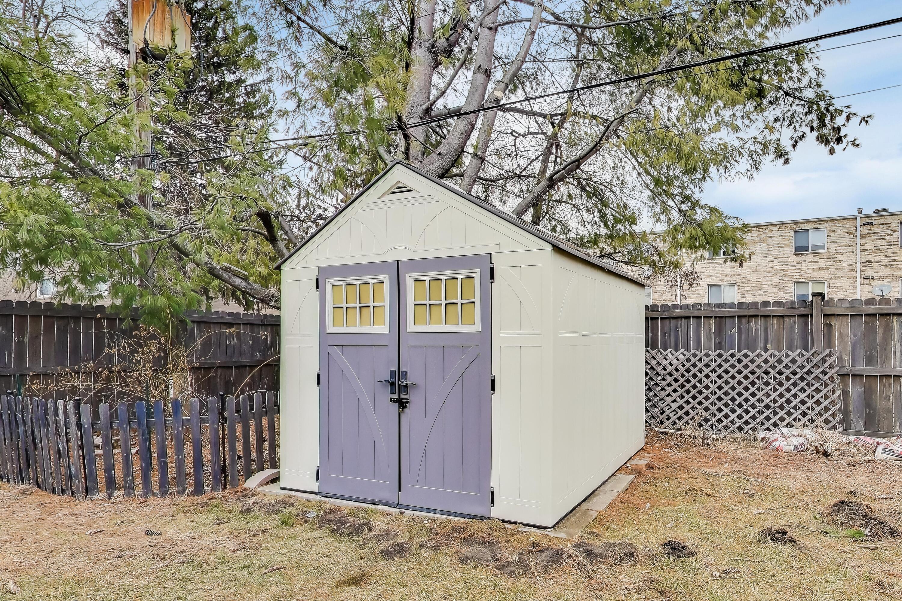 816 East 39th Lane Griffith, IN 46319 - Photo 40 of 42 a view of a house with a small yard