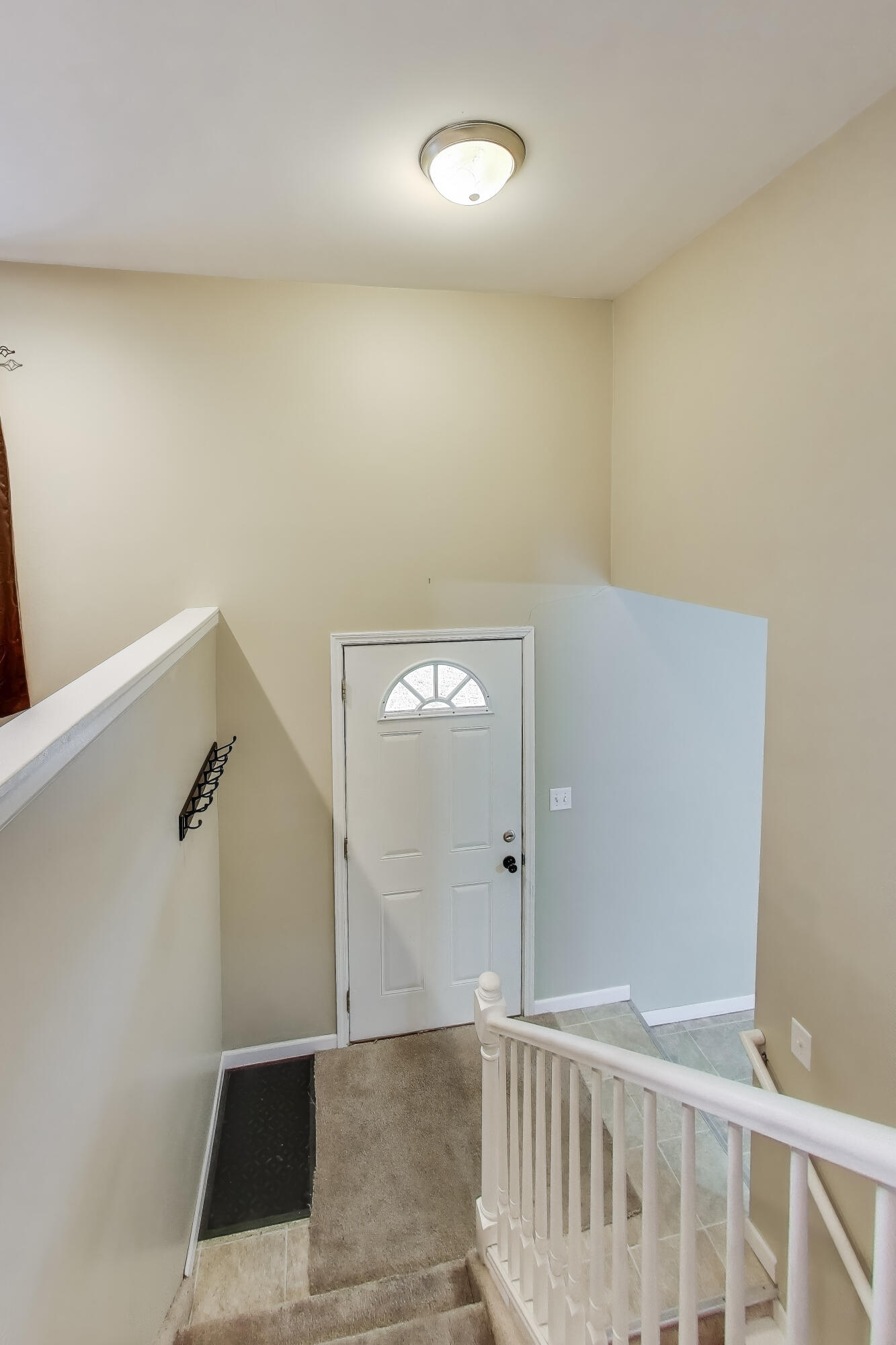 816 East 39th Lane Griffith, IN 46319 - Photo 4 of 42 a view of an empty room