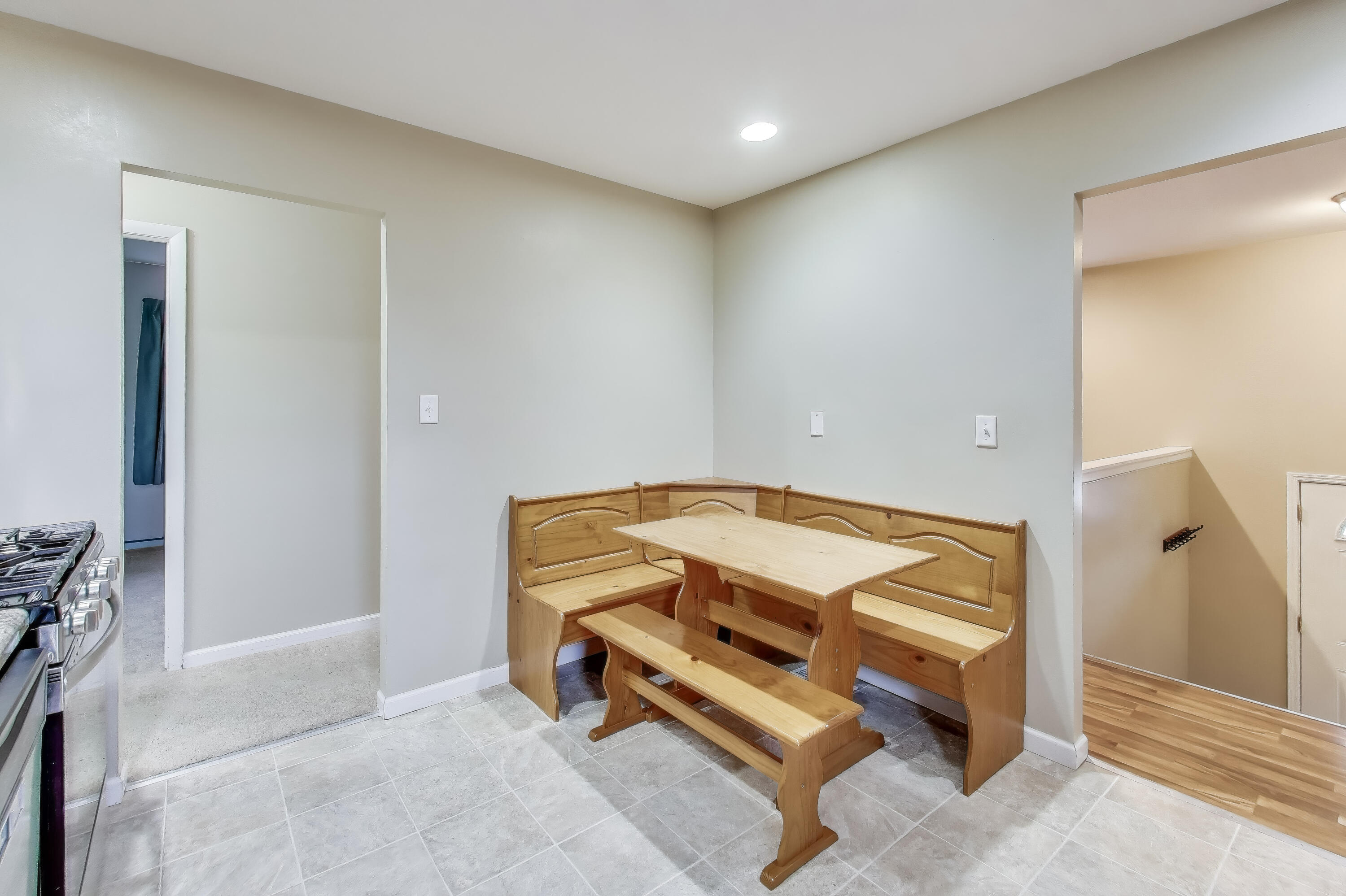 816 East 39th Lane Griffith, IN 46319 - Photo 9 of 42 a room with a air conditioner duct and a rug