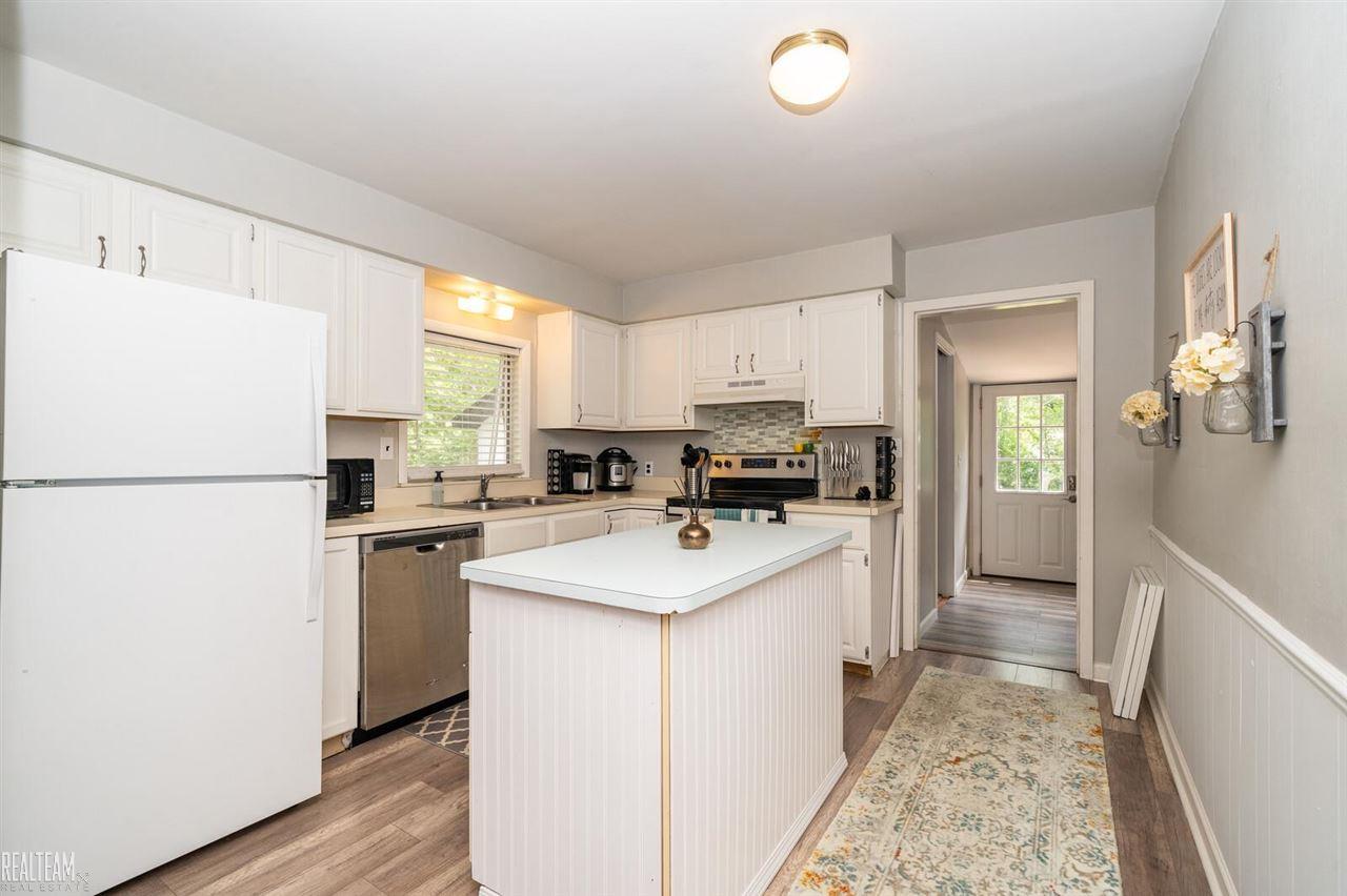 3725 Hazelton Avenue Rochester, MI 48307 - Photo 7 of 27 50043530-6.JPG