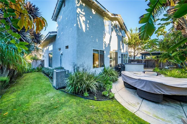 a view of a house with backyard and sitting area