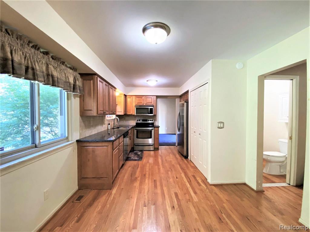 20230 Rippling Lane Northville, MI 48167 - Photo 4 of 32