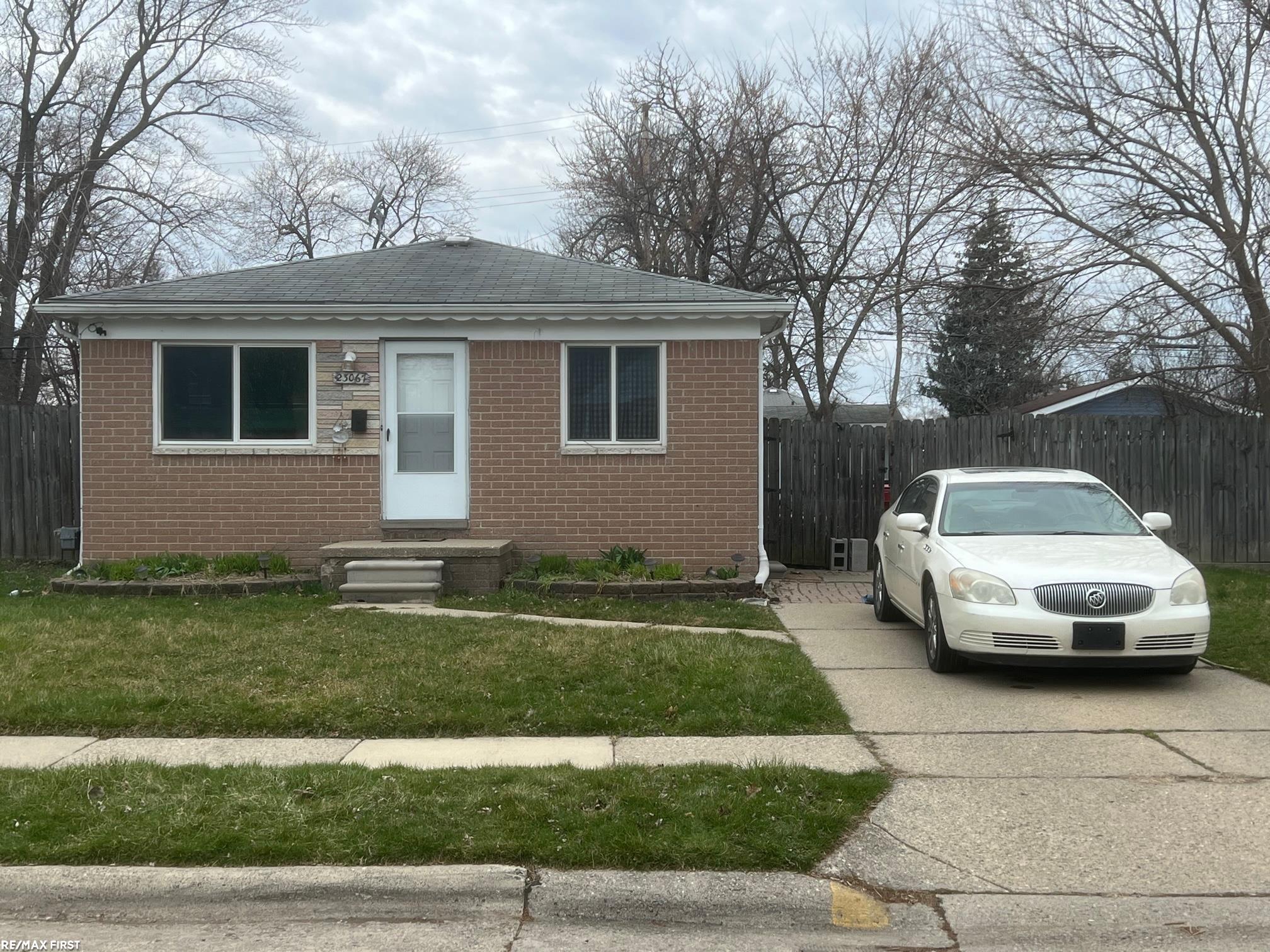 23067 Rausch Avenue Eastpointe, MI 48021 - Photo 2 of 2 50136395-19fdcdde-d580-4827-a5d8-d7012849402c.JPG