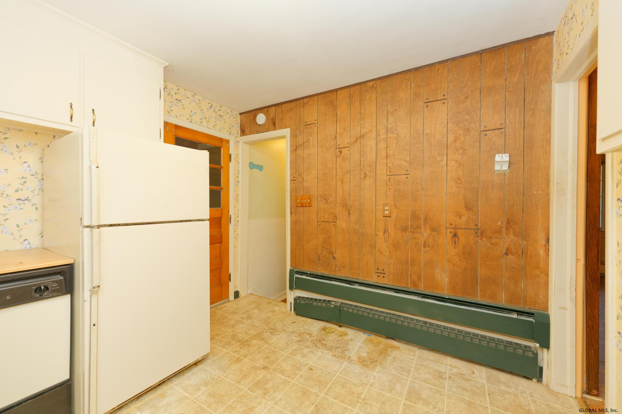 524 Kings Road Schenectady, NY 12304 - Photo 9 of 31 Photo 9