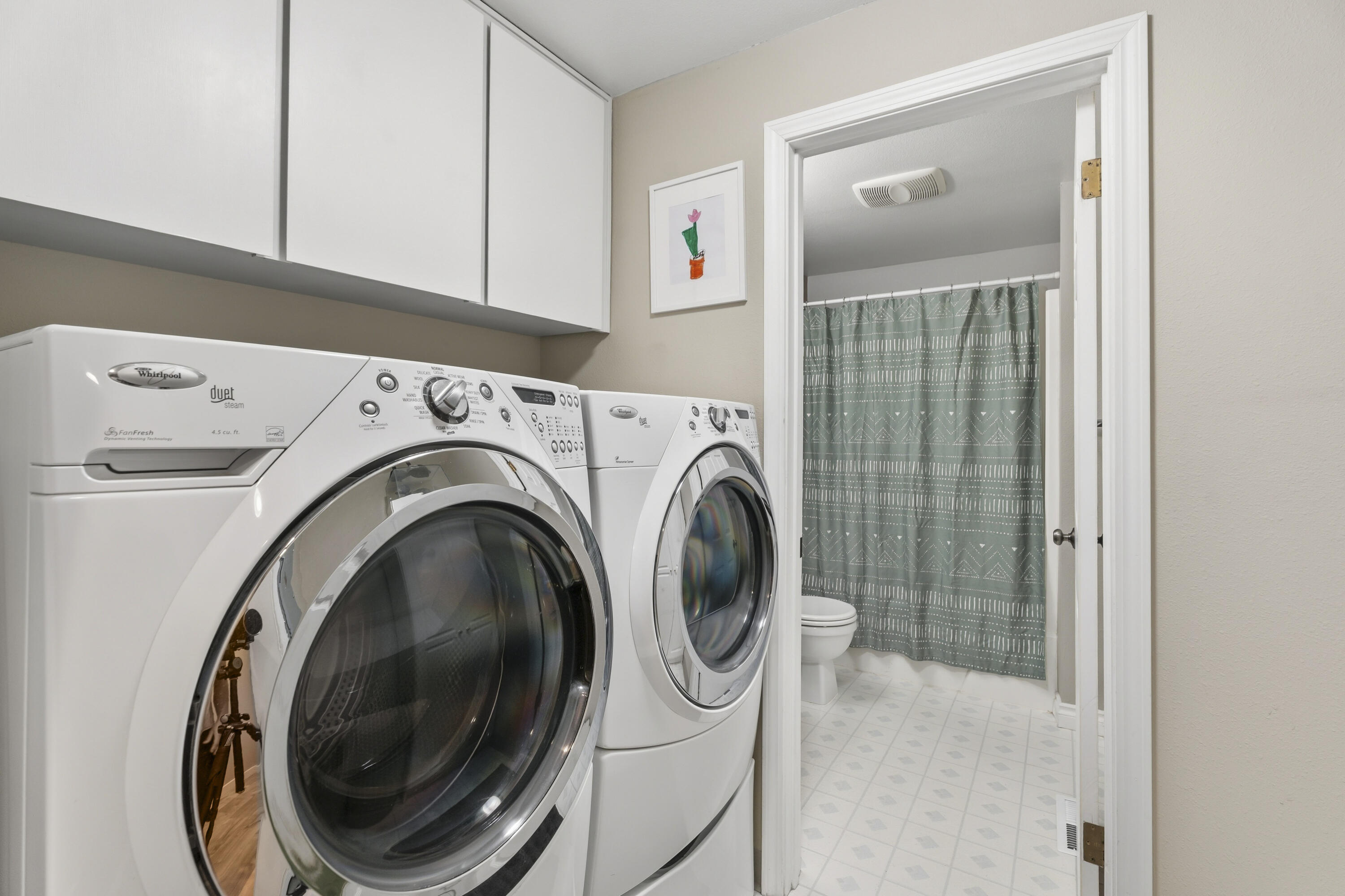 61908 Pettigrew Road Bend, OR 97702 - Photo 35 of 62 40-Laundry Room